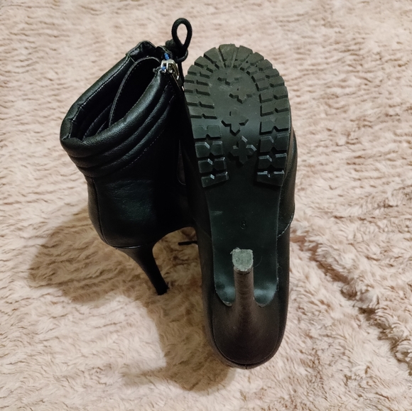 Charlotte Russe Chunky Heeled Boots - Picture 3 of 4